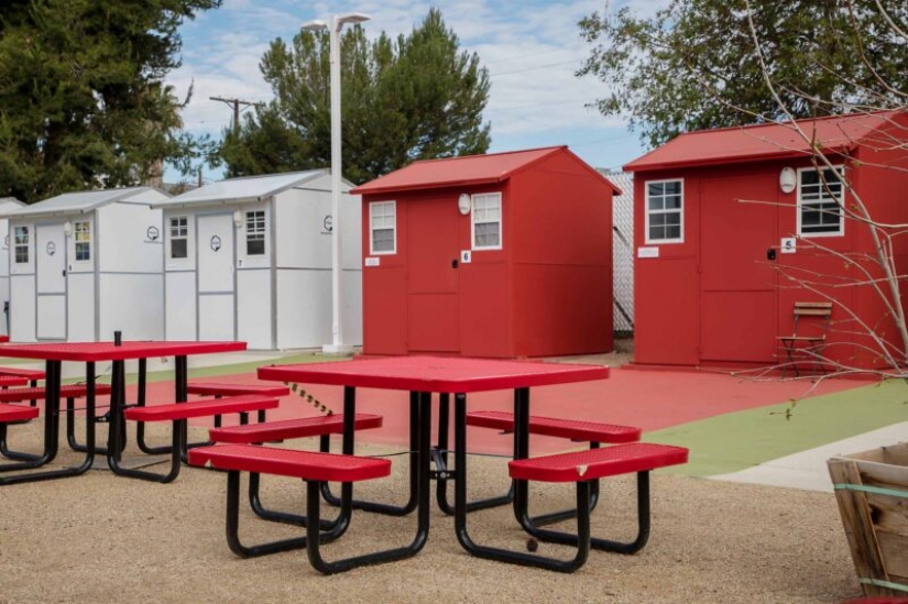 In Los Angeles, there was a nice village for homeless people In Los Angeles, there was a nice village for homeless people