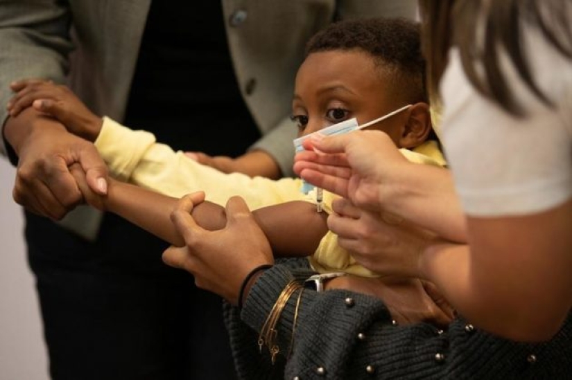 In photos: children in the US receive a vaccine from COVID