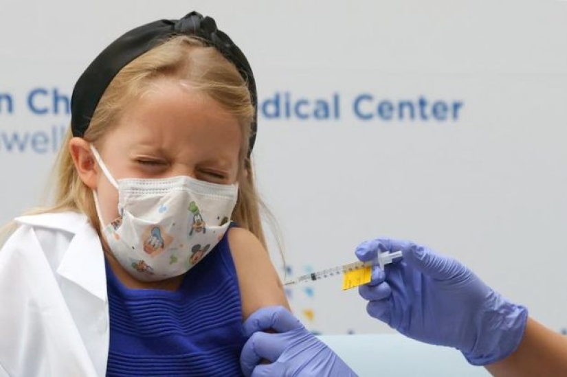 In photos: children in the US receive a vaccine from COVID