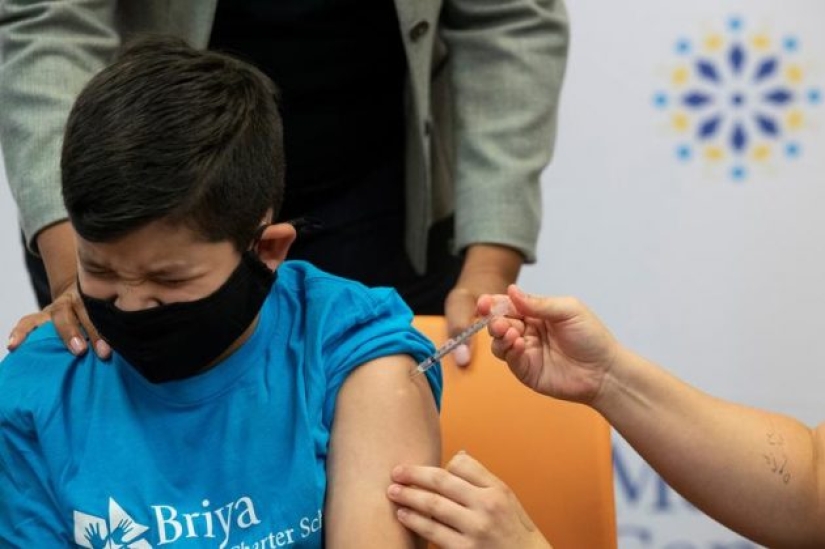 In photos: children in the US receive a vaccine from COVID