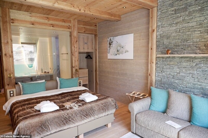 In the Belgian zoo opened rooms with views of wild animals