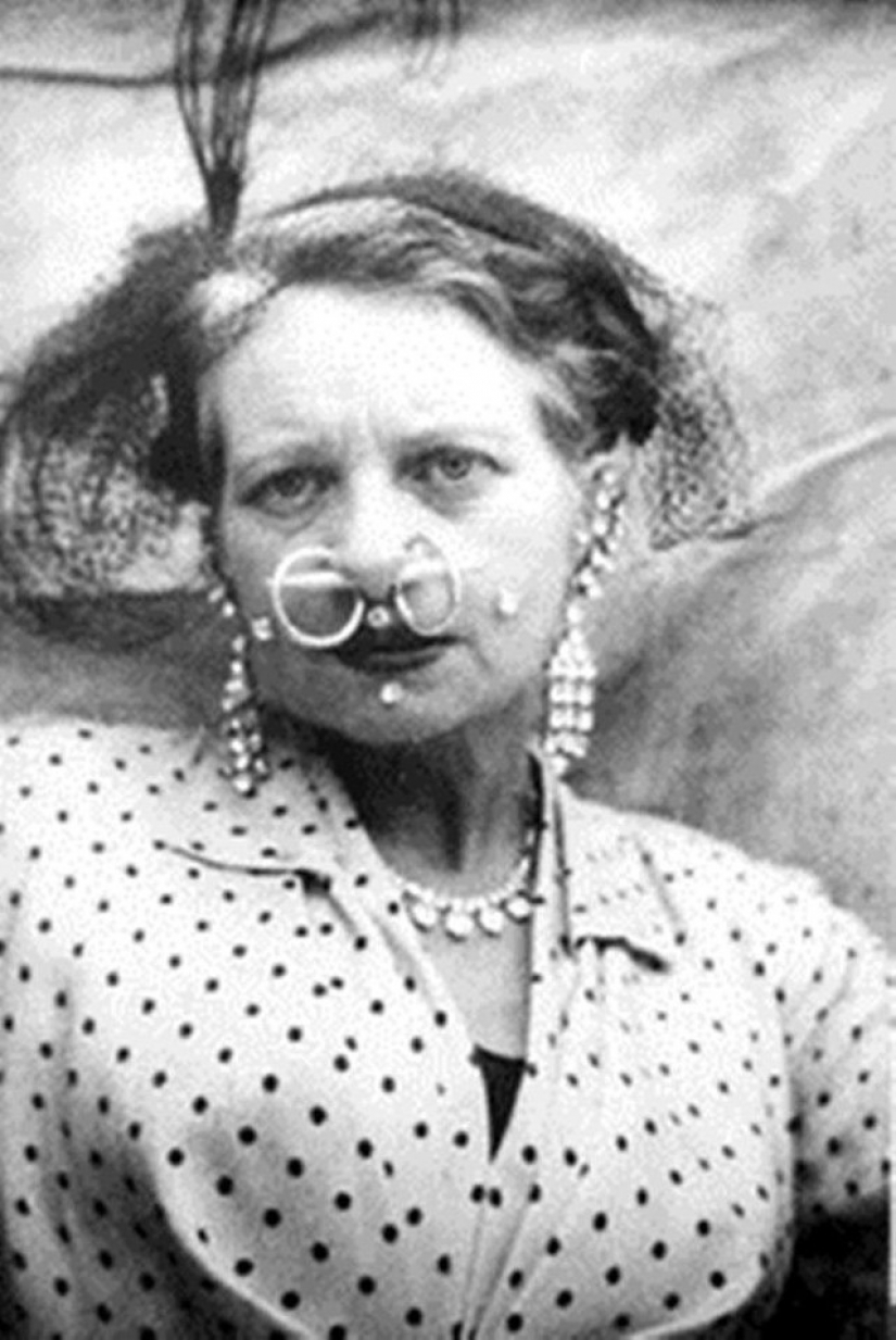 In the name of love: a woman tightened her waist to 33 cm at the whim of her husband