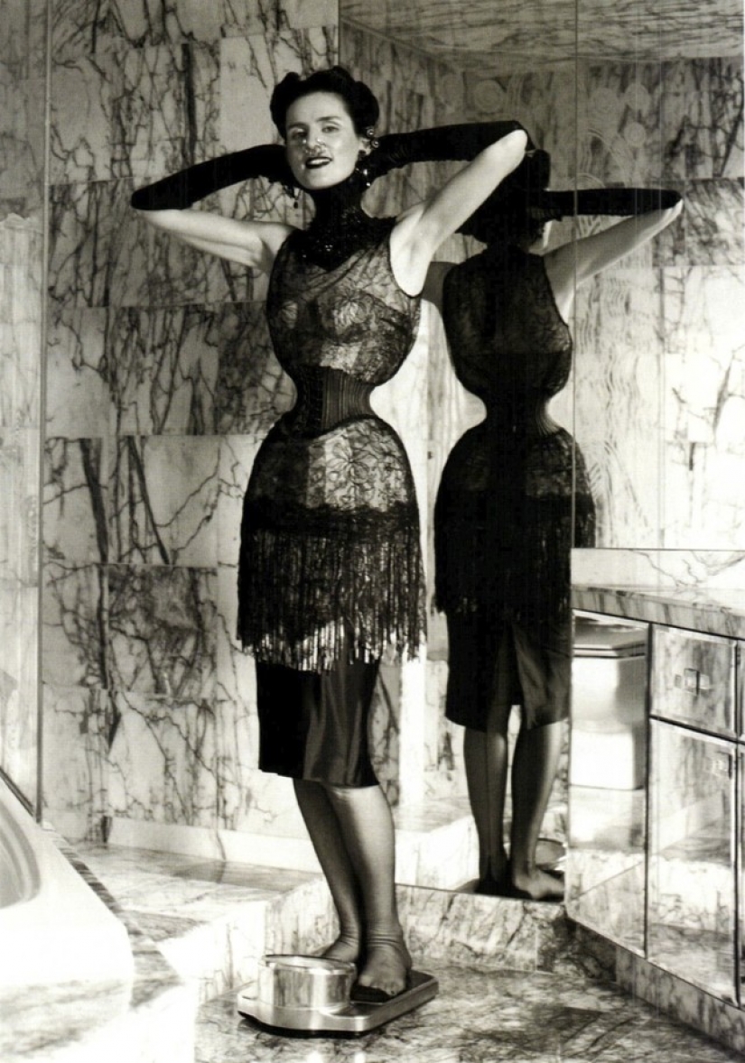 In the name of love: a woman tightened her waist to 33 cm at the whim of her husband