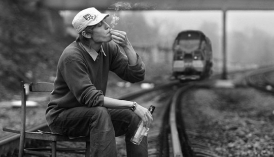 In the United States, two men were hit by a train, remembering their brother who died earlier in the same place In the United States, two men were hit by a train, remembering their brother who died earlier in the same place