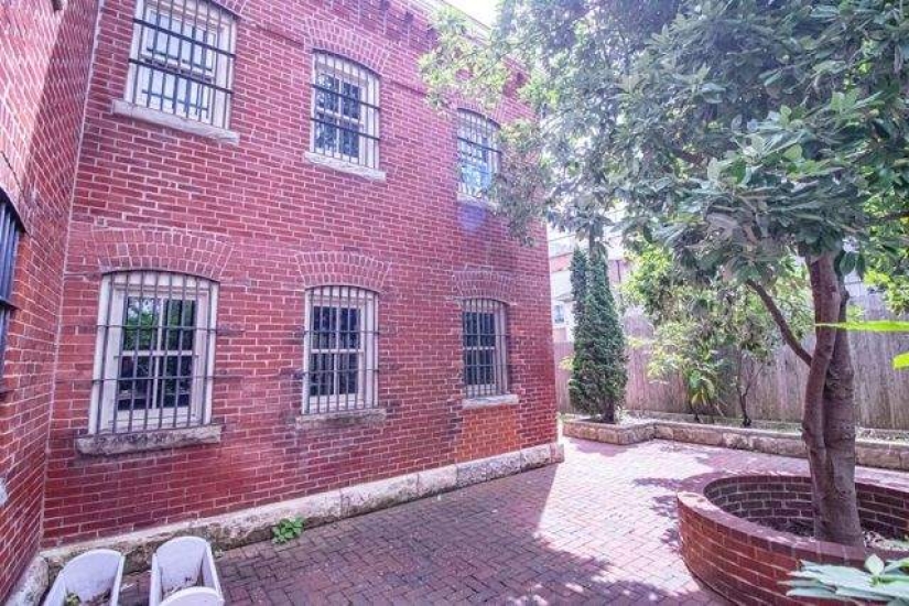 In the USA, a house with an ominous surprise in the basement was put up for sale