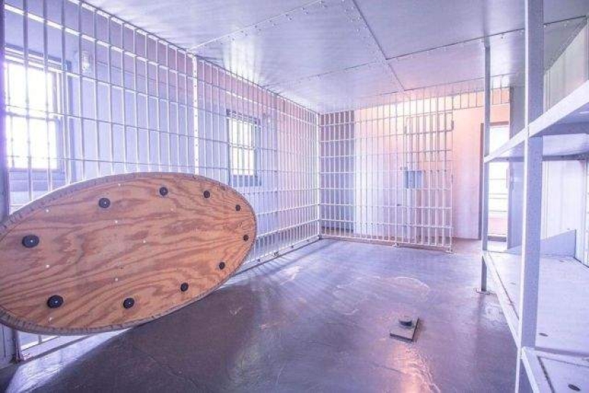 In the USA, a house with an ominous surprise in the basement was put up for sale