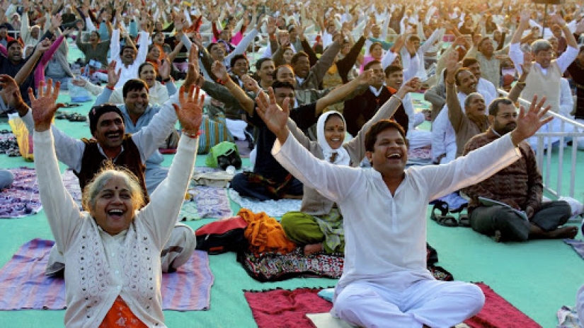 Indian yoga doctor helps to improve your health and build up your abs with laughter Indian yoga doctor helps to improve your health and build up your abs with laughter