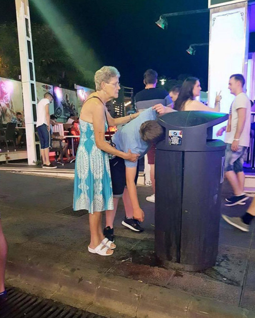 Infernal vacation photos that each of us would want to burn immediately