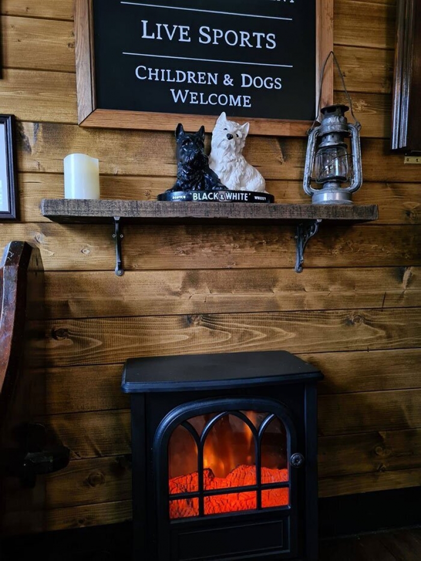 Inglés esposa en cuarentena mismos construyeron el bar en el patio de su casa