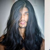 Is the braid a man's beauty? Indian impresses with long gorgeous hair