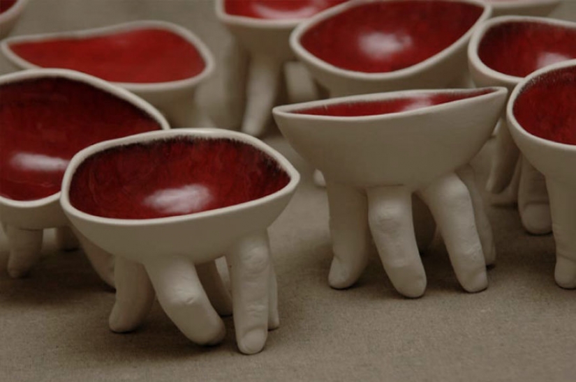 Israeli sculptor creates ceramic dishes that can run away from you