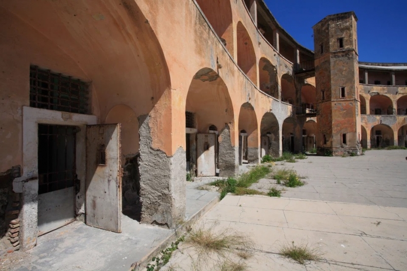 Italian Alcatraz: former colony on the island of Santo Stefano is planned to be turned into a museum
