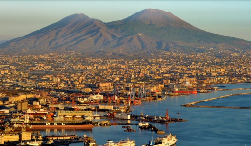 Italian role-players went to Vesuvius to drop the "Ring of Omnipotence"into the mouth