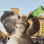 It's not beer that destroys people: half-naked Irishmen staged a drinking party in a historic fountain in Italy