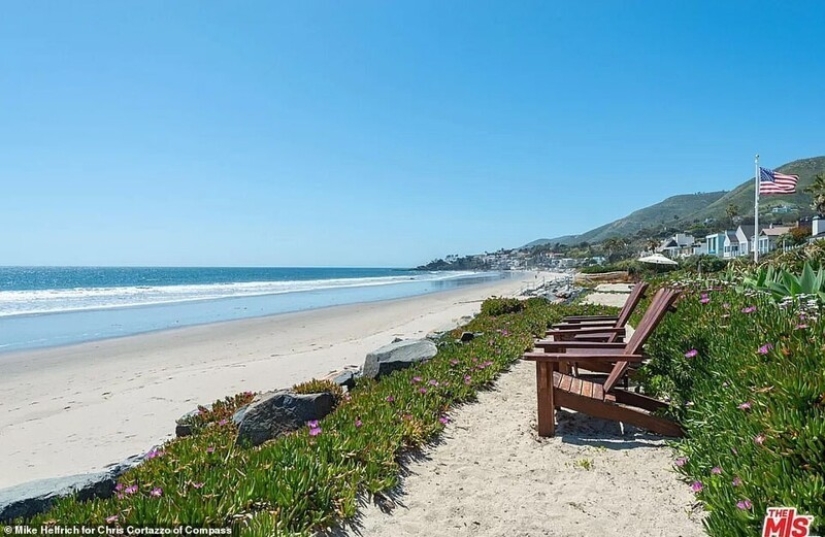 James Bond eco-house in Malibu put up for sale for $ 100 million