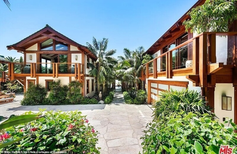 James Bond eco-house in Malibu put up for sale for $ 100 million