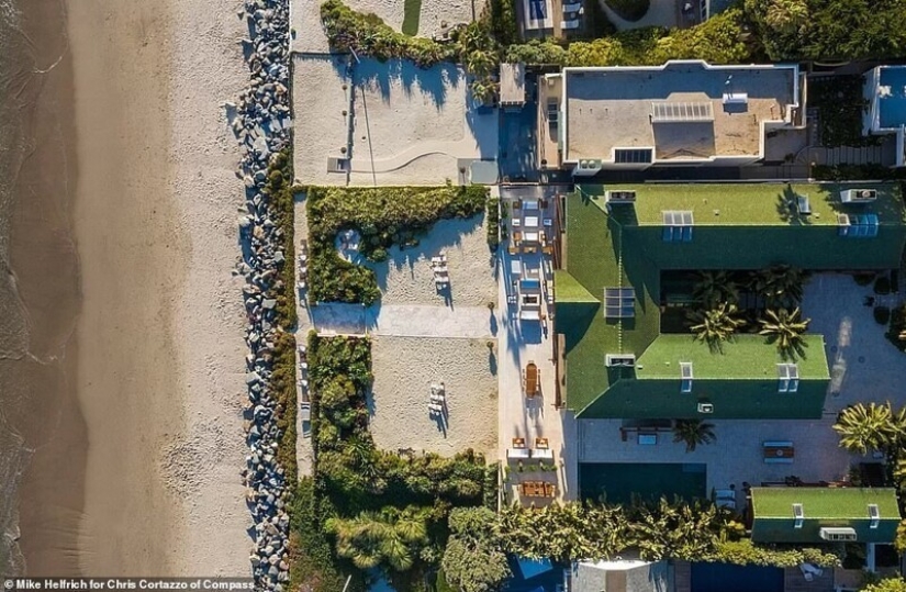 James Bond eco-house in Malibu put up for sale for $ 100 million