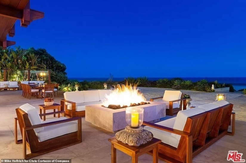 James Bond eco-house in Malibu put up for sale for $ 100 million