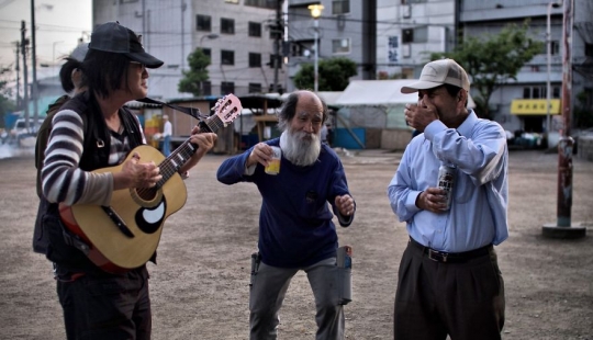 Japonés sin hogar, Satanistas y los raperos: fotógrafo documentos de la vida de las subculturas de todo el mundo