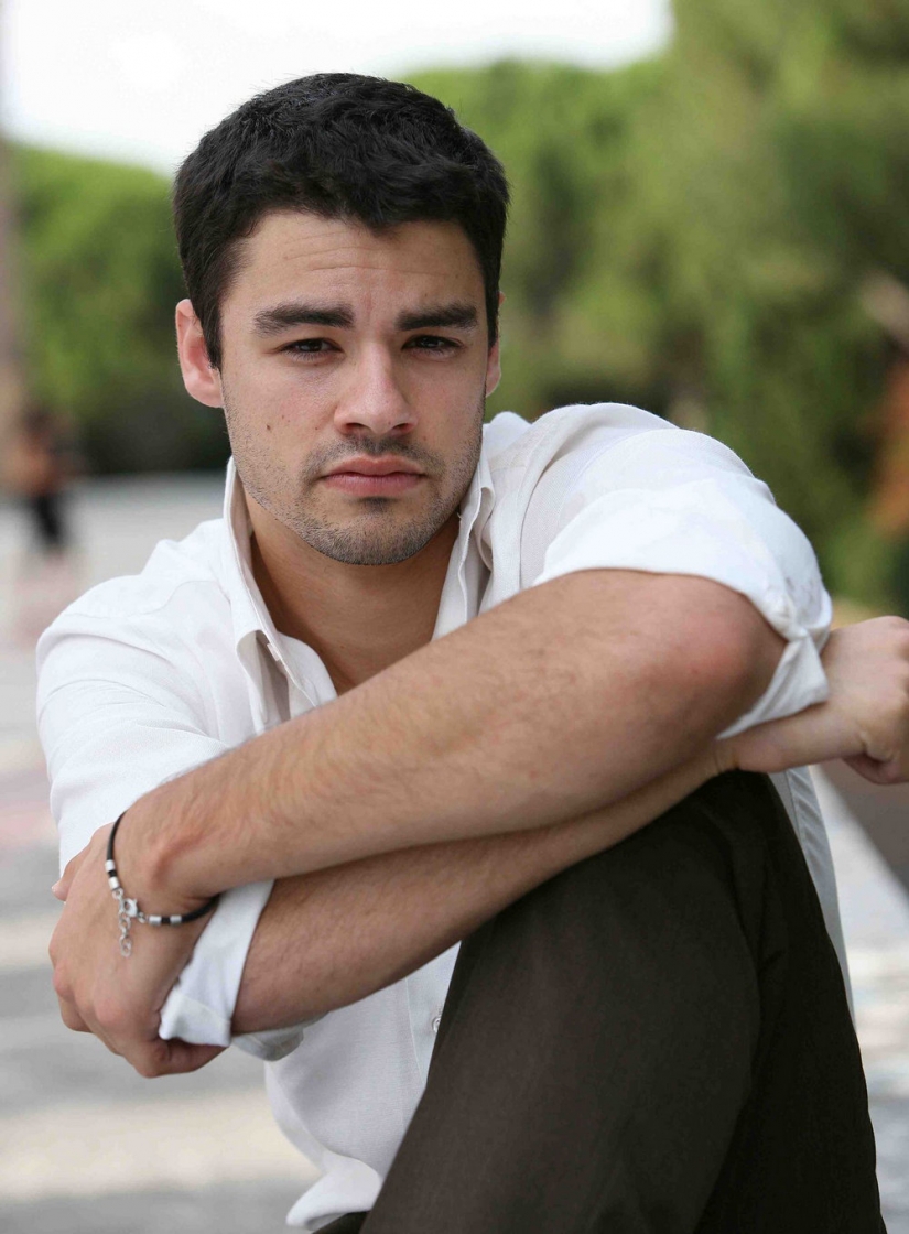 Jean-Claude Van Damme and Gladys Portugese: Through the thorns to happiness