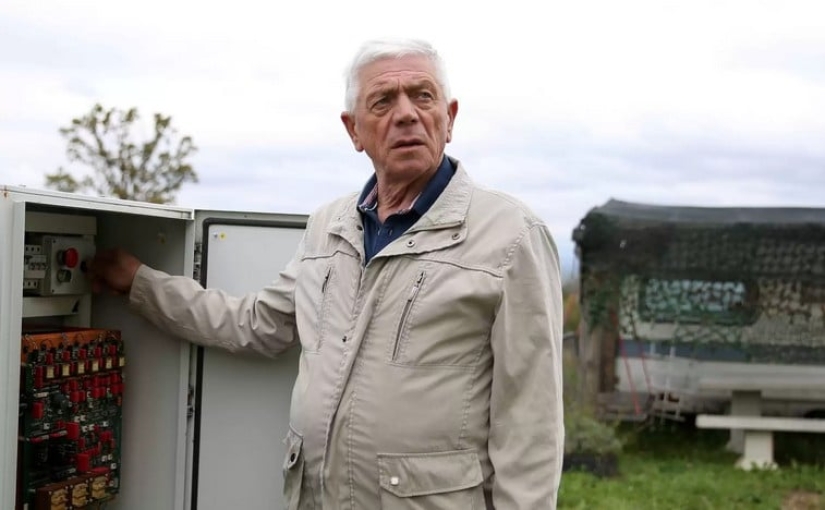 Jubilado bosnio construyó una casa giratoria para complacer a una esposa gruñona