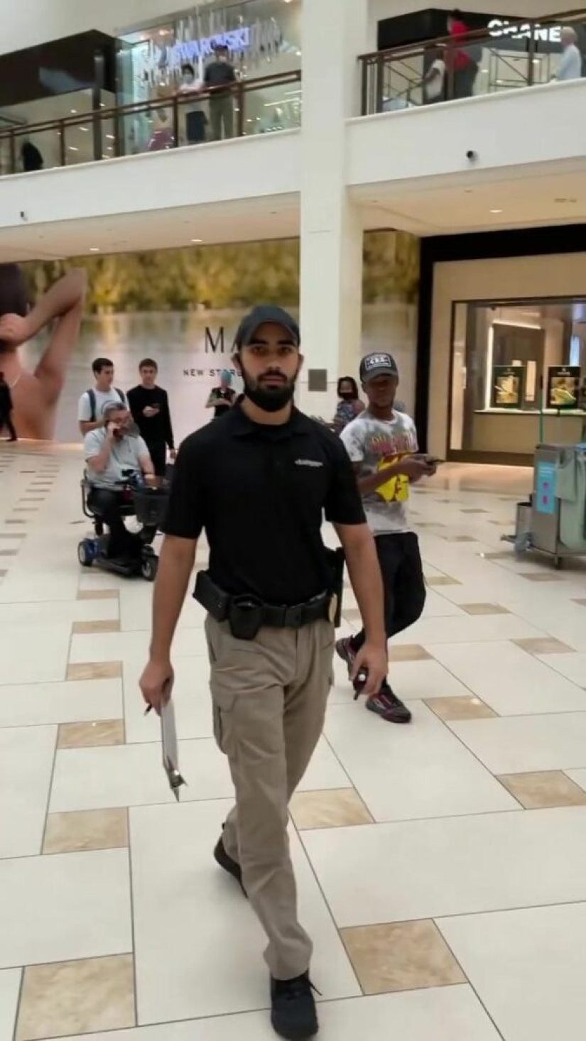 Just a Nutcracker: modelo de Playboy expulsada del centro comercial por apariencia indecente