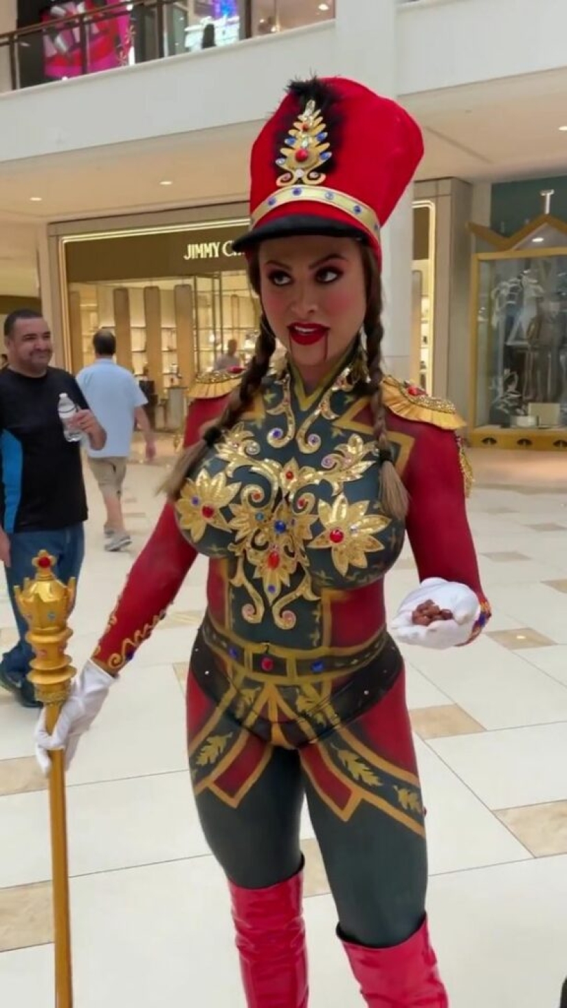 Just a Nutcracker: Playboy model kicked out of the mall for indecent appearance