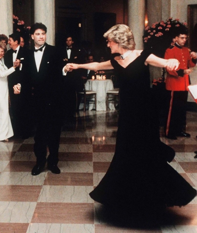 Knickers of Queen Victoria, sex furniture of King Edward and other things of the nobility, sold for a lot of money