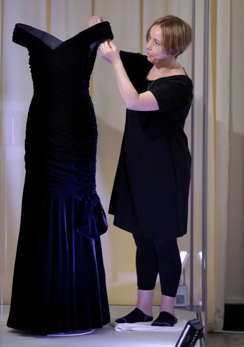 Knickers of Queen Victoria, sex furniture of King Edward and other things of the nobility, sold for a lot of money