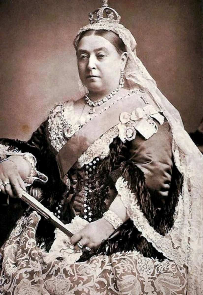 Knickers of Queen Victoria, sex furniture of King Edward and other things of the nobility, sold for a lot of money