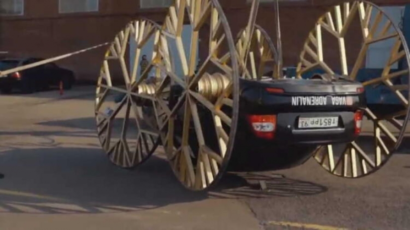 Krasnodar craftsman convierte "Trastes" ordinarios en dragones y arañas