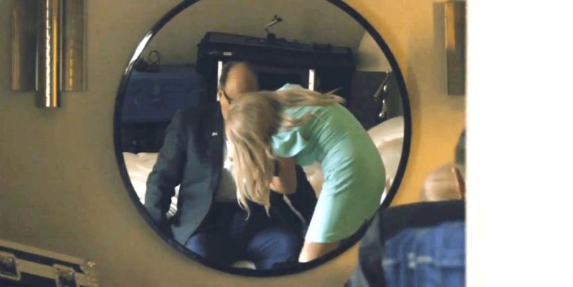 La actriz búlgara Maria Bakalova de la escena escandalosa de la comedia "Borat" apoya a los negros