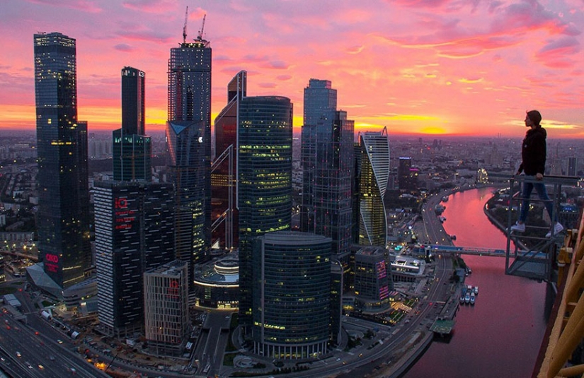 La adorable moscovita se toma las selfies más peligrosas La adorable moscovita se toma las selfies más peligrosas