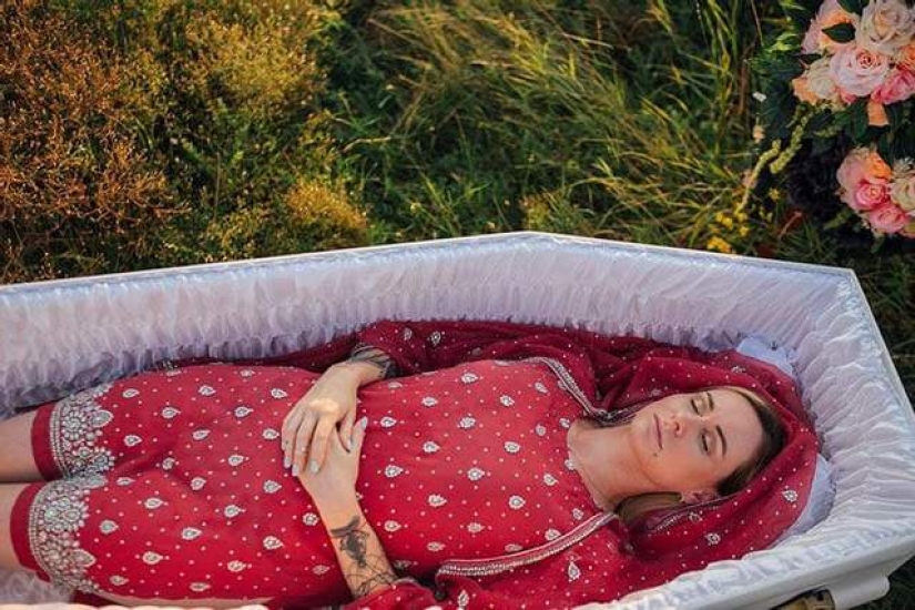 La agencia funeraria presentó una colección de ropa para los muertos La agencia funeraria presentó una colección de ropa para los muertos