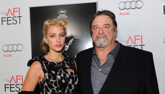 La apariencia no es todo: el grueso de las celebridades y su frágil esposas La apariencia no es todo: el grueso de las celebridades y su frágil esposas