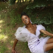 La chica con pelo en el pecho tomó a mí mismo por lo que soy y feliz