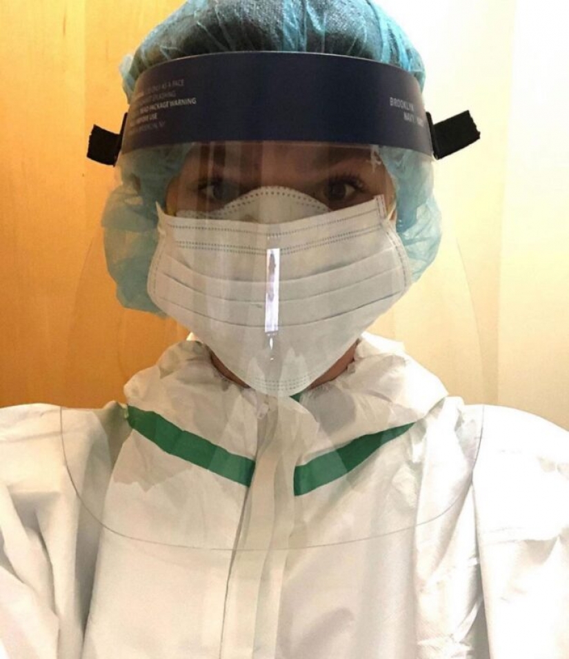 La enfermera Estadounidense es un modelo, pero un sentido del deber le trae de vuelta a la clínica