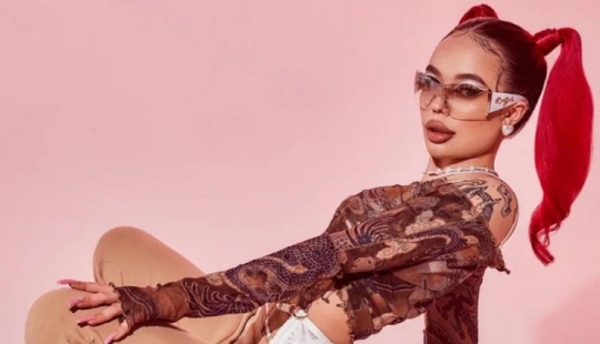 La escandalosa blogger Instasamka mostró sus fotos antes de la cirugía plástica