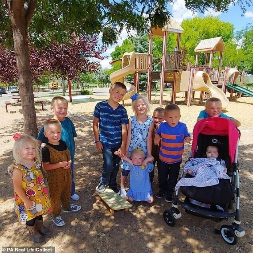 La esposa de 36 años del pastor ha dado a luz 11 veces, quedando embarazada cada año de matrimonio, y quiere más hijos La esposa de 36 años del pastor ha dado a luz 11 veces, quedando embarazada cada año de matrimonio, y quiere más hijos