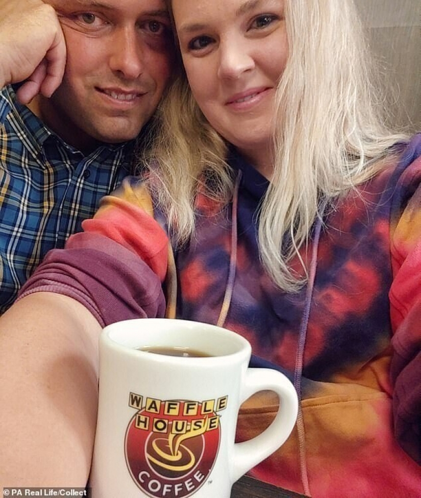 La esposa de 36 años del pastor ha dado a luz 11 veces, quedando embarazada cada año de matrimonio, y quiere más hijos La esposa de 36 años del pastor ha dado a luz 11 veces, quedando embarazada cada año de matrimonio, y quiere más hijos