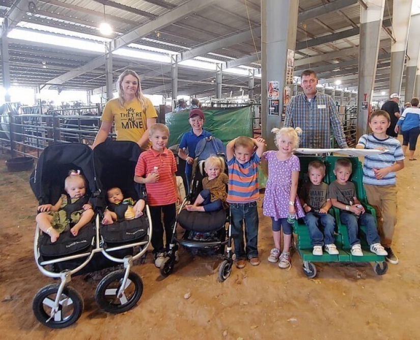 La esposa de 36 años del pastor ha dado a luz 11 veces, quedando embarazada cada año de matrimonio, y quiere más hijos La esposa de 36 años del pastor ha dado a luz 11 veces, quedando embarazada cada año de matrimonio, y quiere más hijos