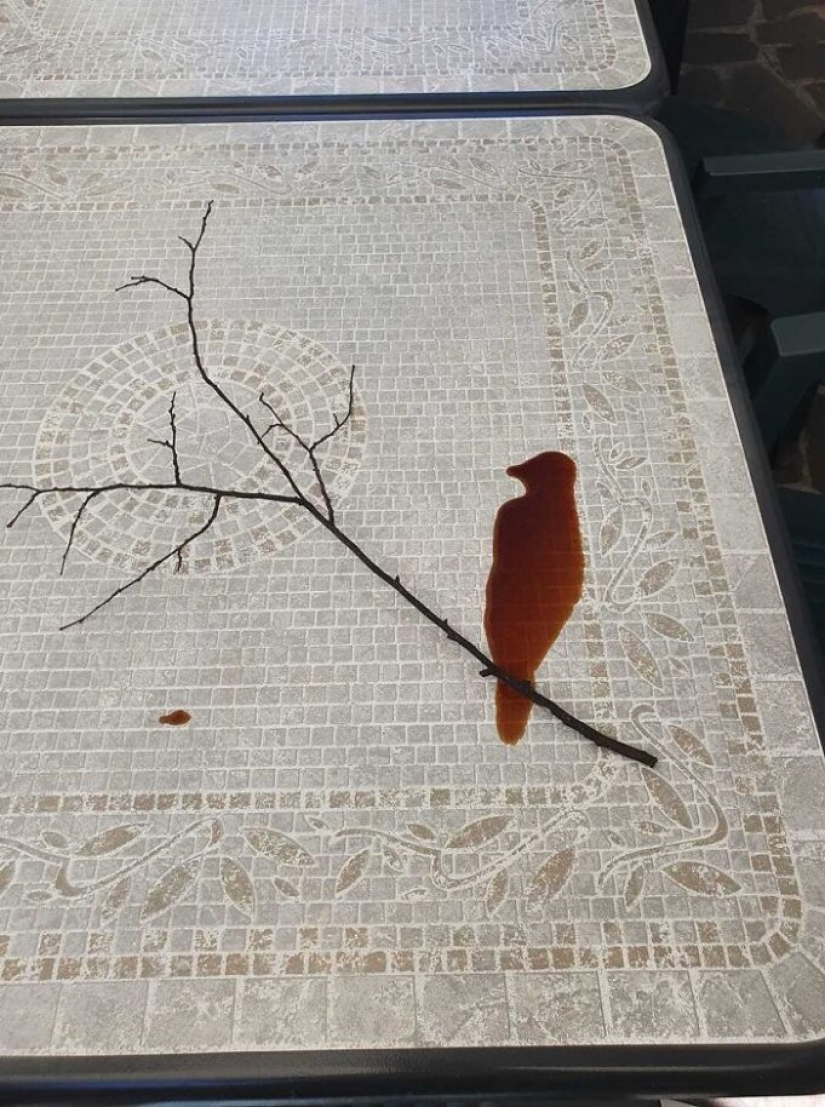 La gente comparte el arte del café al azar