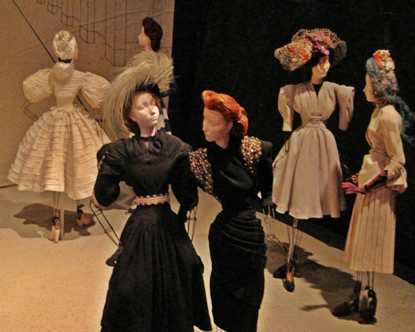 La historia de los desfiles de moda desde el modisto personal hasta el botón "Comprar" en Instagram