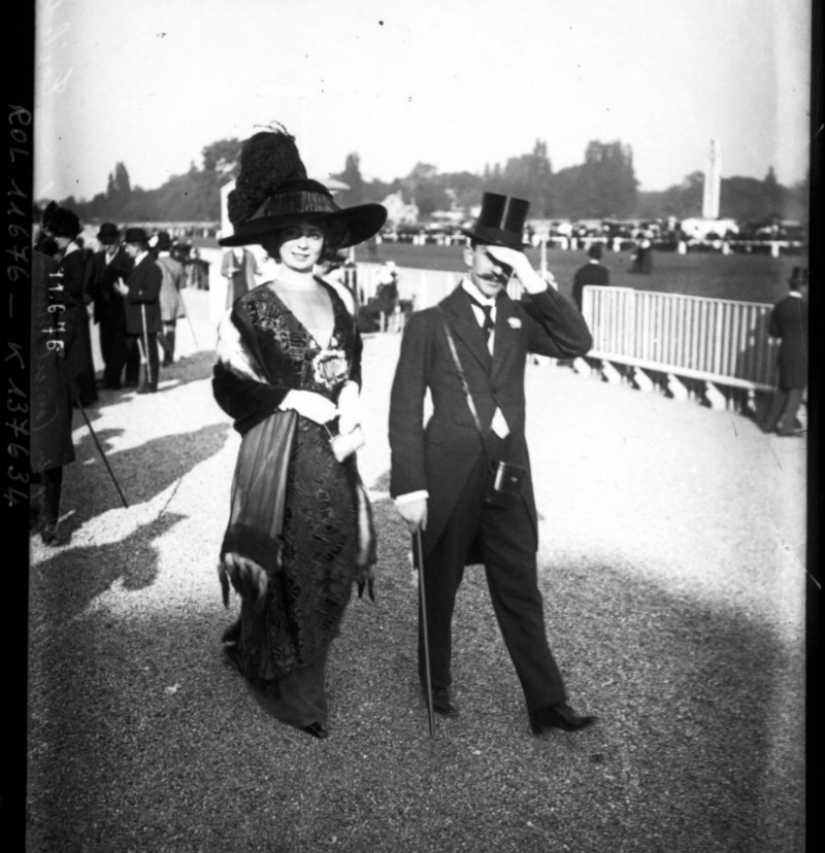 La historia de los desfiles de moda desde el modisto personal hasta el botón "Comprar" en Instagram