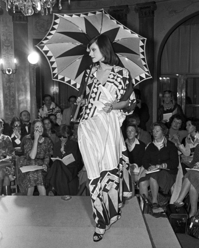 La historia de los desfiles de moda desde el modisto personal hasta el botón "Comprar" en Instagram