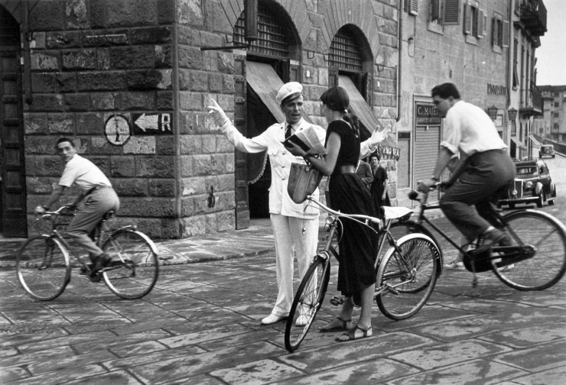 La legendaria serie fotográfica de Ruth Orkin "Una mujer americana en Florencia"