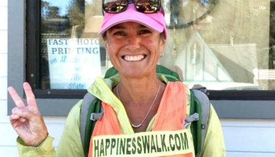 La mujer caminó por medio país, haciendo a todos los transeúntes una pregunta: sus respuestas te sorprenderán La mujer caminó por medio país, haciendo a todos los transeúntes una pregunta: sus respuestas te sorprenderán