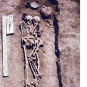 "La mujer estaba viva cuando ellos fueron enterrados": la historia de un único 3-año de la sepultura de los amantes en Ucrania