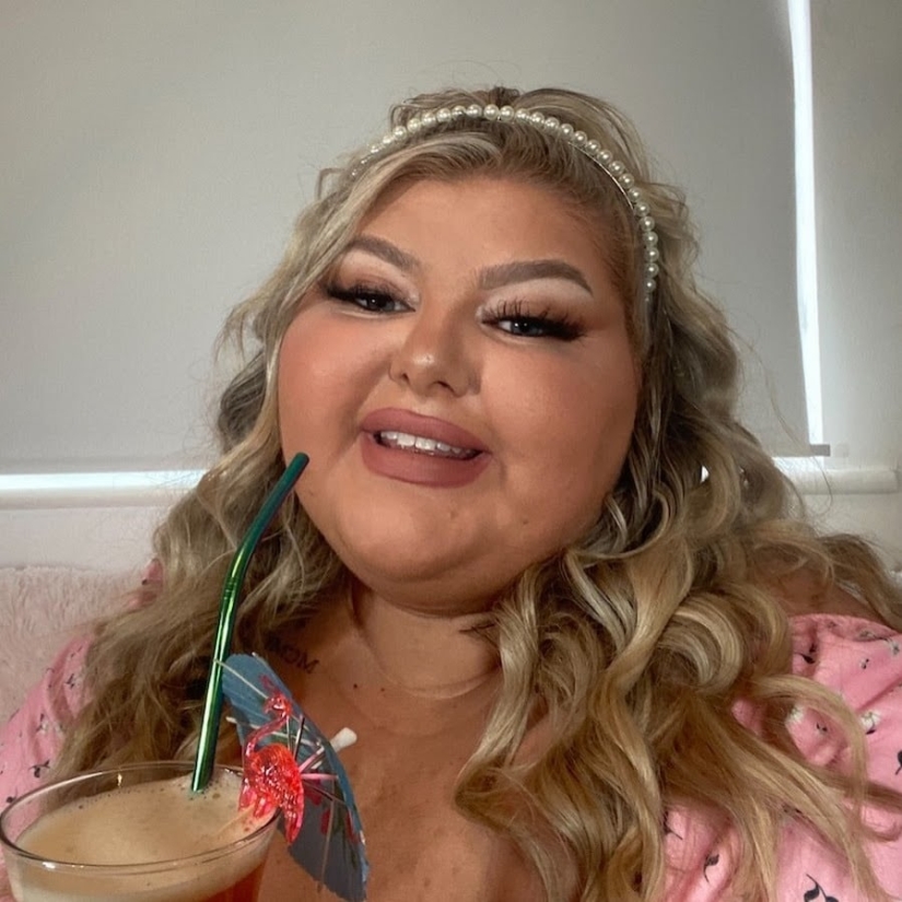 La mujer gorda refleja los ataques de los trolls y muestra con orgullo formas curvas en las redes sociales