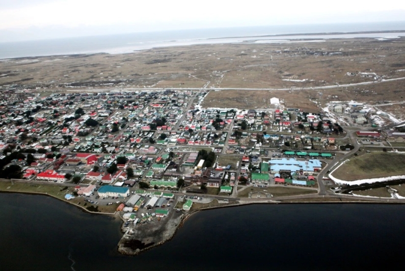 La pareja se quedó atrapada en las islas durante su luna de miel y tardó 30 días en llegar a casa en un barco de pesca
